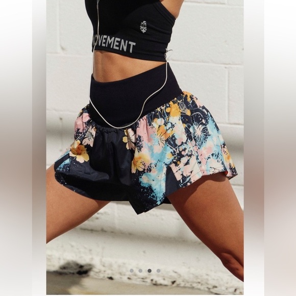 Free People FP Movement Carpe Diem Printed Short in Hot Court Splatter Sz SM NWT - Picture 2 of 7